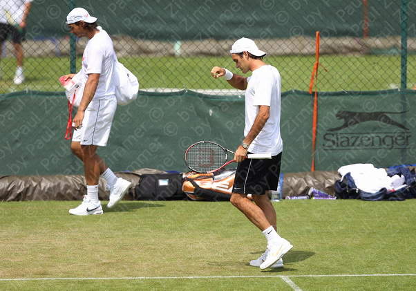 Roger y Rafa Nadal - Página 3 1006_wimbledon_pz_training2_4_12280