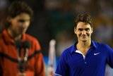 Roger y Rafa Nadal - Página 3 Th_ausopen090201trophypair04