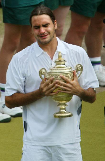 Roger de Cumple años : 08 de Agosto de 1.981. - Página 2 Wimby030706trophycry04