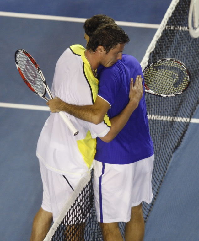 Roger y Marat Ausopen090123r32shnt01