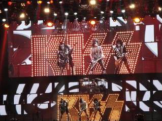 Chicago Kiss concert review and pics !!!! DSC00580-1