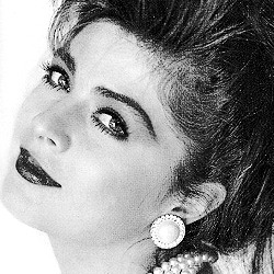 Victoria Ruffo/ვიქტორია რუფო - Page 13 40e915b89dd56475ef3a9aef1df12e6b