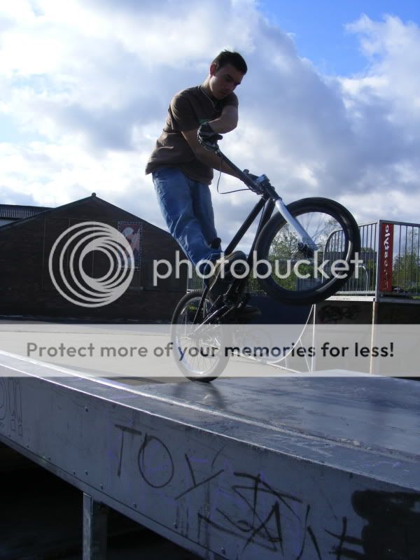 HOLES' portfolio 2009_0521bmx0044