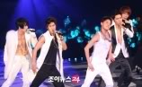 TVXQ’s 3rd Asia Tour MIROTIC Concert Has 4 Billion Won Effects 2vuiudy