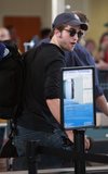 Robert Pattinson Th_robert-pattinson-7269-5