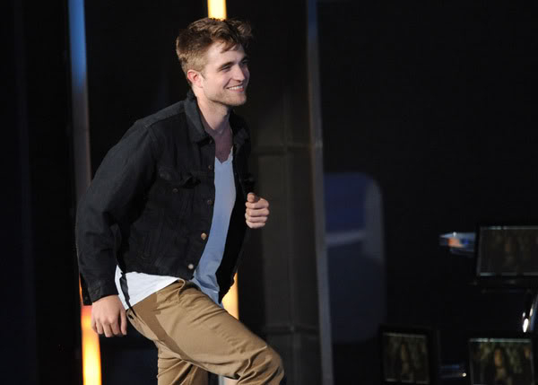 MTV Movie Awards 2010 - Votez pour Rob, New Moon et Remember Me - Page 5 MTVMAMQ27