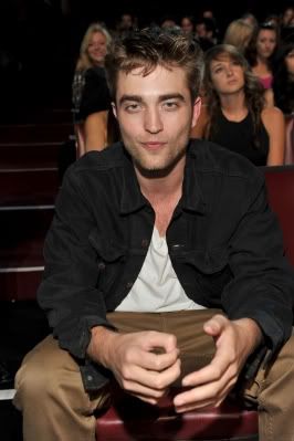 MTV Movie Awards 2010 - Votez pour Rob, New Moon et Remember Me - Page 6 Newmma3