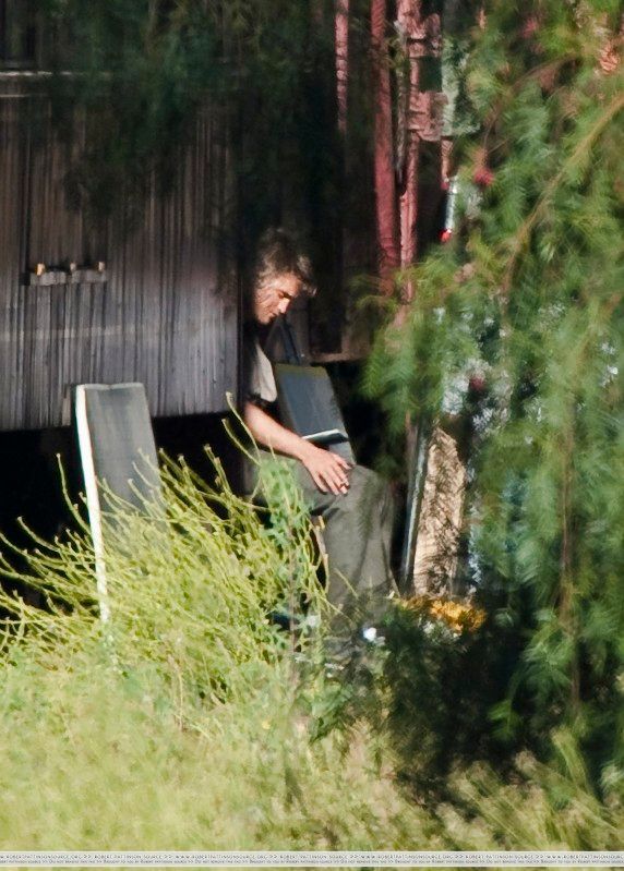 Water for Elephants : Photos  + Vidéos du tournage... - Page 3 HavingaBreakOnWFESet7-1