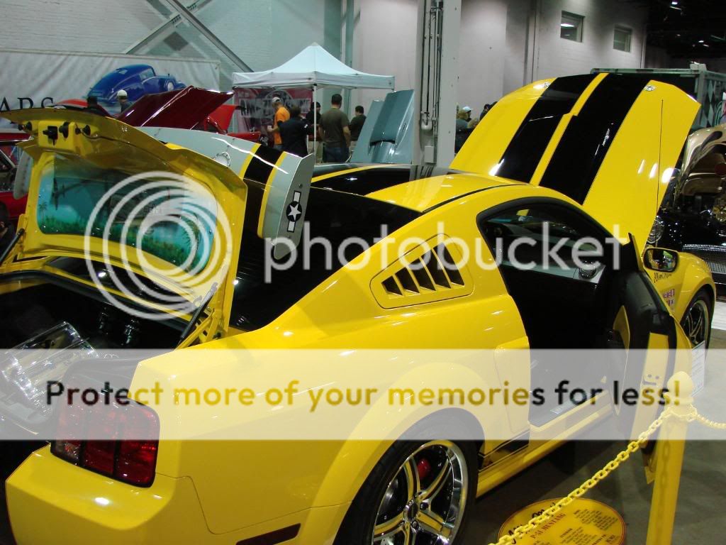 Day 3 of 4 at World of Wheels Chicago 2010. Less pics, nicer rides! DSC03509
