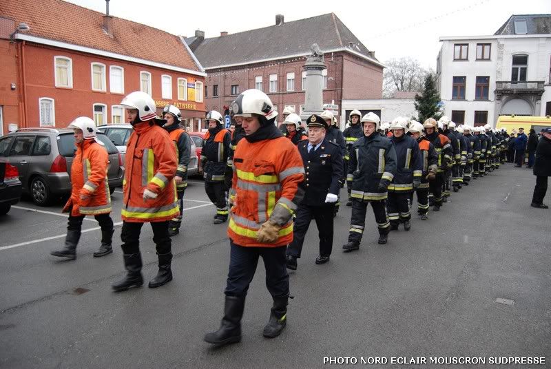 Mouscron: hommage des pompiers à un ami...(10/01/10 + photos) 0KW15J5E