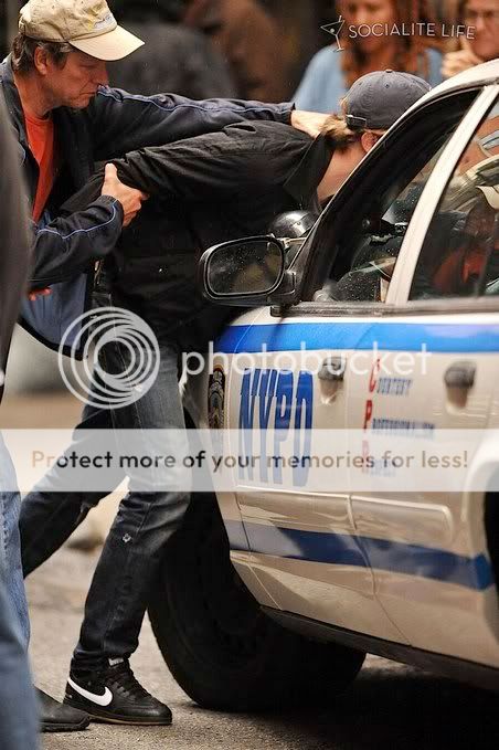 Robert Pattinson Arrestado  23/Junio Gallery_main-robertpattinson-rem-1