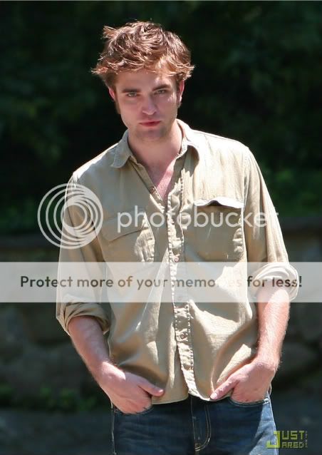 Mas de Robert Pattinson y Emile De Ravin 30/Junio Robert-pattinson-central-park-01