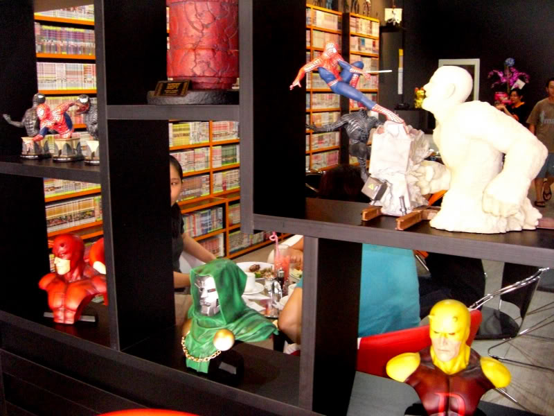 le 1er sideshow collectibles  bar (Carefree Cafe) 13