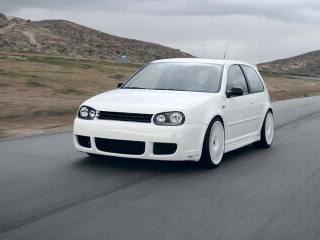 White R32 0607eurp_06z2004_Volkswagen_R32Fron