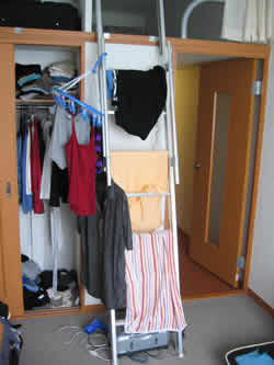 [PICS] A TYPICAL TOKYO APARTMENT Apt_ladder