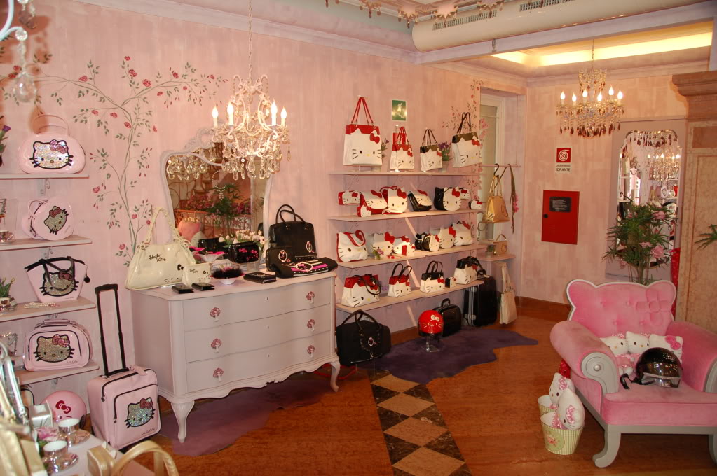 [PICS] HELLO KITTY STORE IN VERONA, ITALY Hello-kitty-shop-1