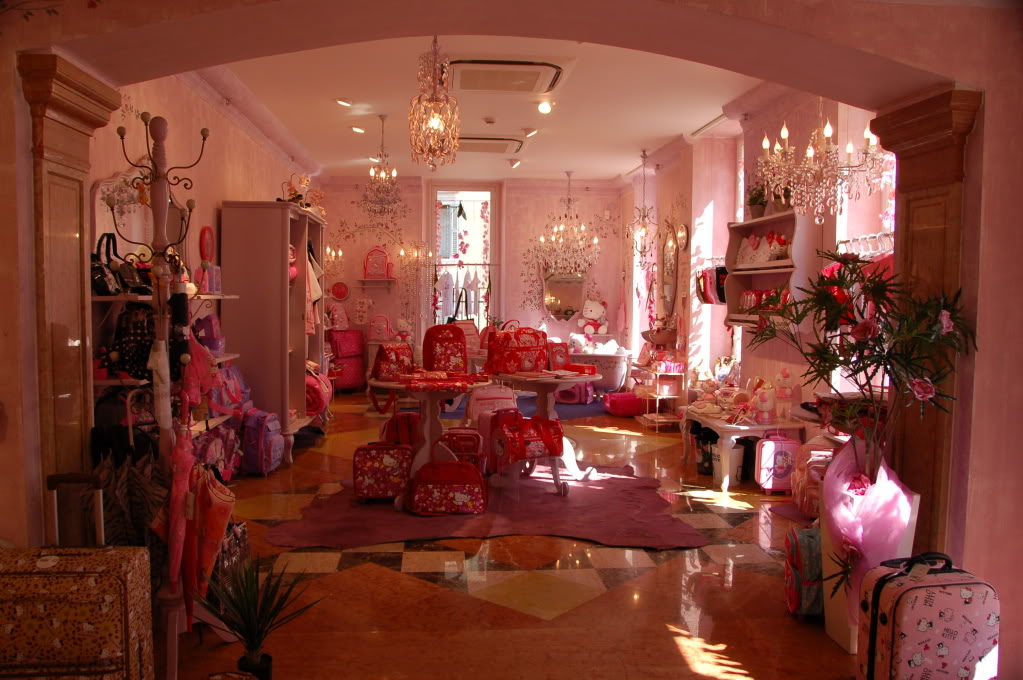 [PICS] HELLO KITTY STORE IN VERONA, ITALY Hello-kitty-shop-2