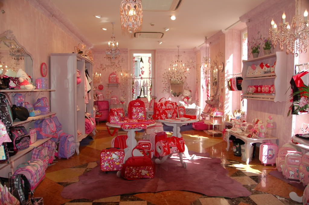 [PICS] HELLO KITTY STORE IN VERONA, ITALY Hello-kitty-shop-3