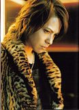 HYDE [ HYDE IS DEAD Photobook  ] Th_hyde-is-dead-limited-edition-31