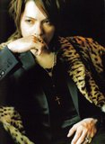 HYDE [ HYDE IS DEAD Photobook  ] Th_hyde-is-dead-limited-edition-32