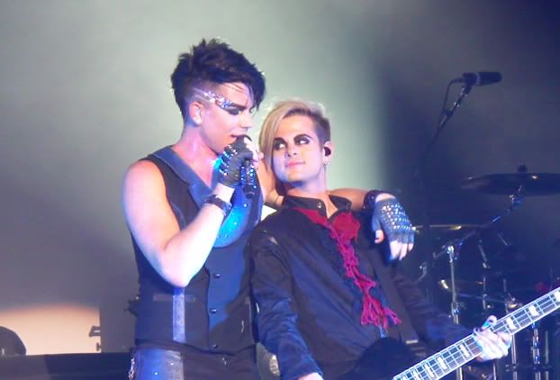 ♥ ♥ ♥ Adam and Tommy thread  ♥ ♥ ♥ - Page 21 Adam_tommy_nyc_02