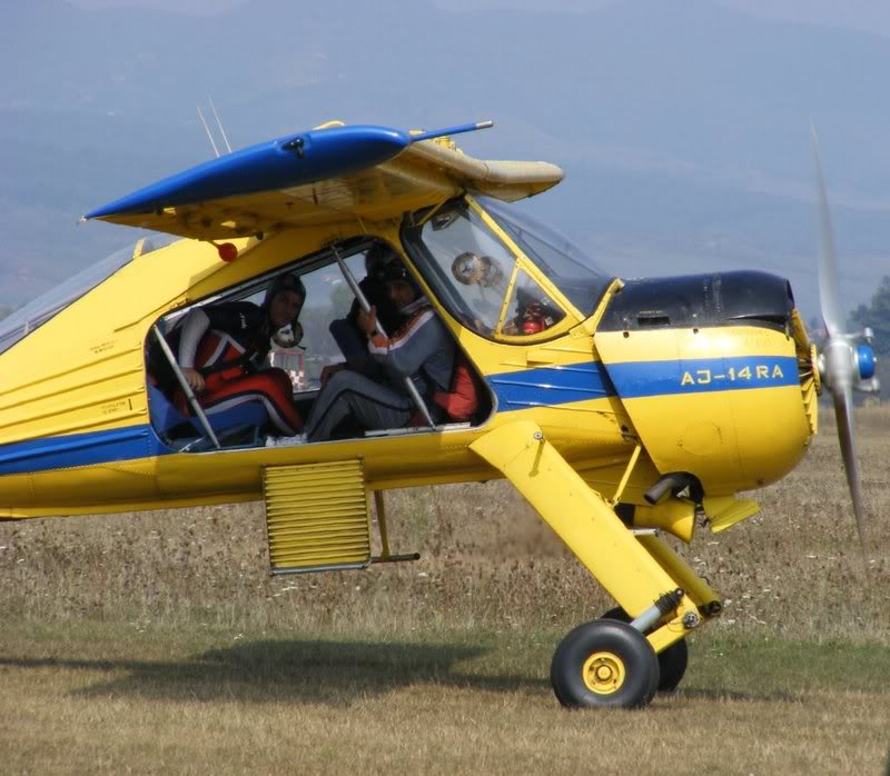 Dans cu planoare şi lansarea volumului "Vlaicu" la Deva Deva2009050