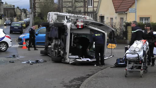 Accident VP ambulance contre camion AccVPSLR1