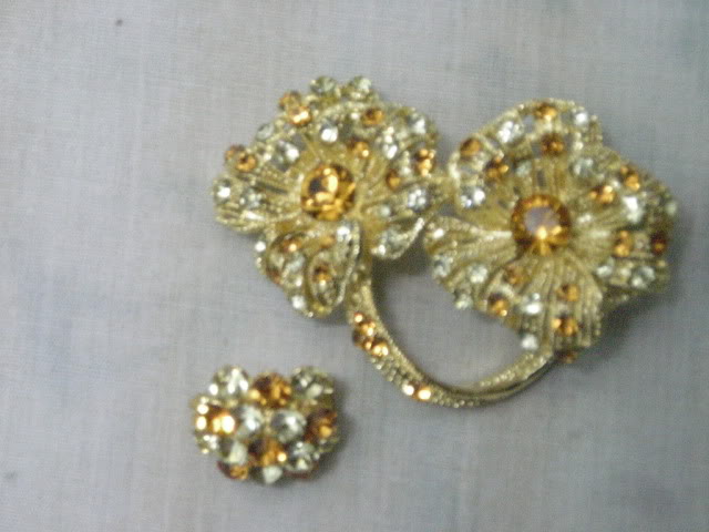 BROOCH KOREA MURAH MURAH.....RUGI TAK BELI.... DSCN2611