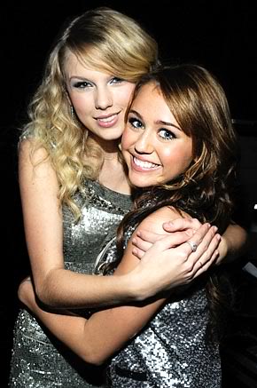 MILEY CYRUS WITH HER BFF TAYLOR SWIFT :) Taylor-miley-b