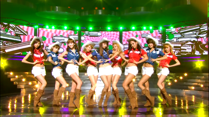 [10-03-2012]'Hoot' của Girls' Generation giúp các sinh viên có điểm số vào đại học cao hơn? SNSD-Hoot101106MBCMusicCoreHD-720p00591921-41-48