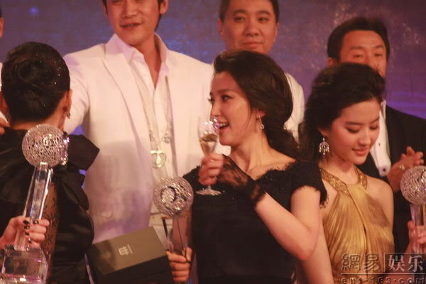 [25/04/10] Bazaar Star Charity 2010 655FJOSP354P0003