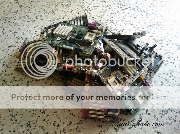 Motherboard PC bekas Menjadi Sebuah Cincin Emas A709f1c0