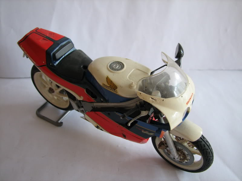 honda vfr 750R  (rc30) version le mans 2009 et version route RestaurationdelaRC3003