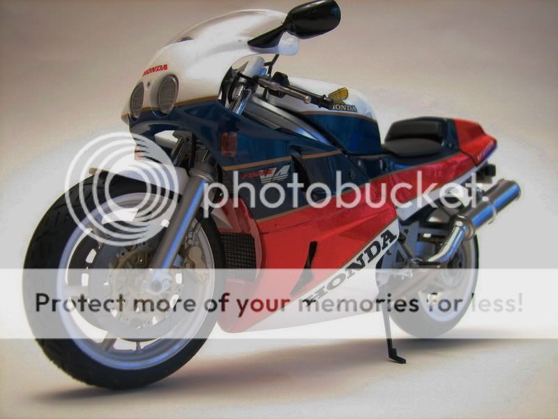 honda vfr 750R  (rc30) version le mans 2009 et version route - Page 3 Rc30200942