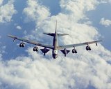 B-52 Stratofortress Th_745px-B-52_with_two_D-21s