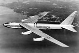 B-52 Stratofortress Th_800px-YB-52sideview