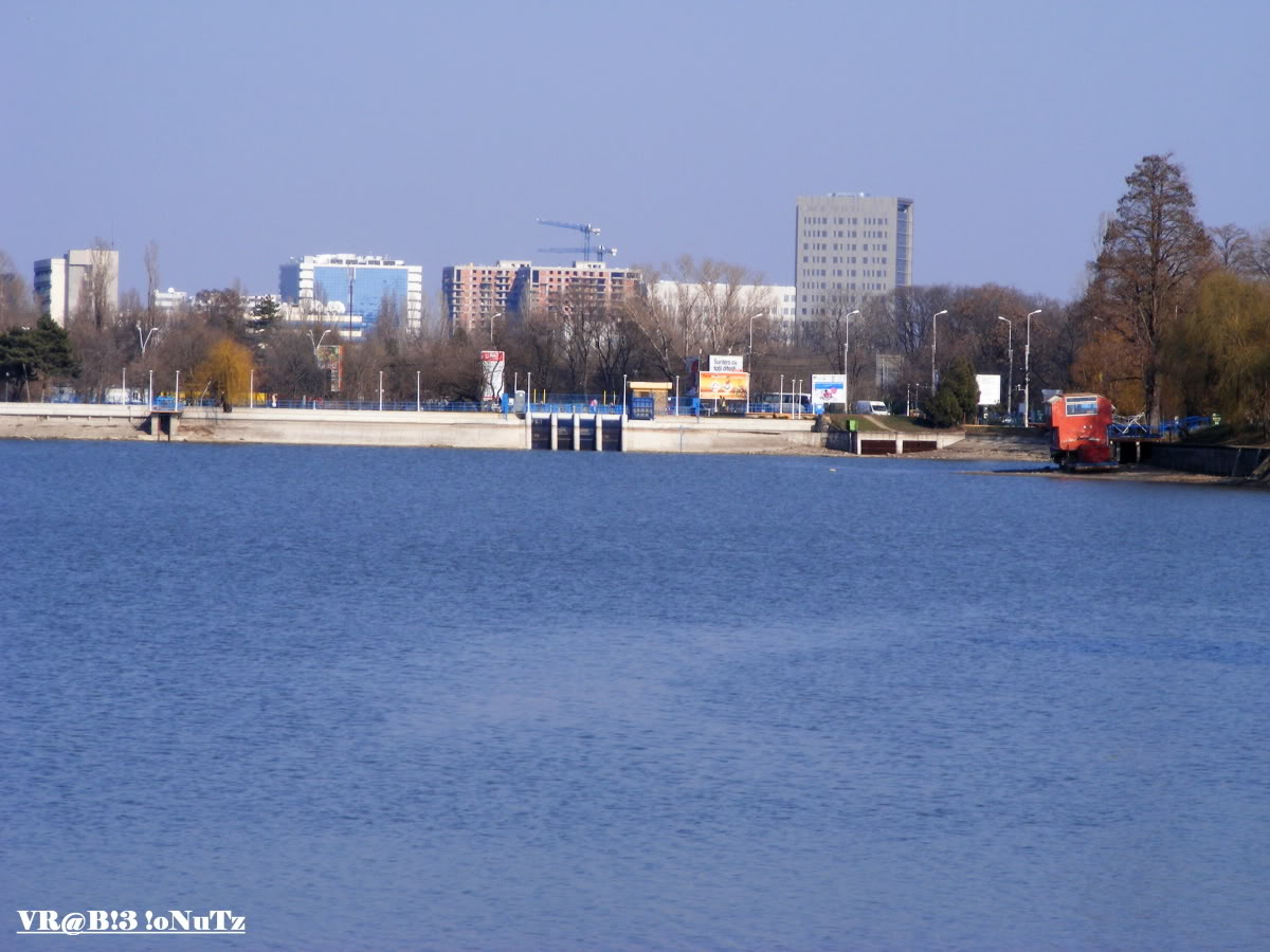 PARCUL HERASTRAU -- BUCURESTI D9054064