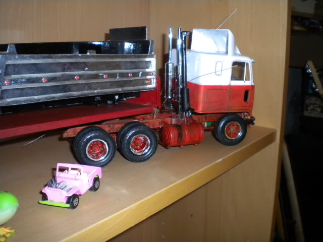 Skill 3 Model Kit Chevrolet Titan 90 Tractor Truck 1/25 Scale Model by AMT 849398064757