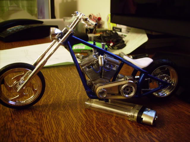 chopper revell "badass" 1/12 - Page 2 Bluchop2