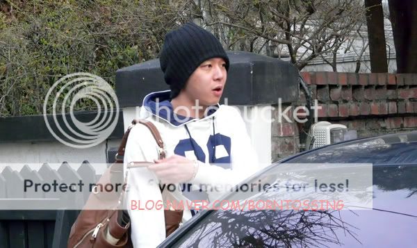 100324 Stalking Yoochun Natsu10