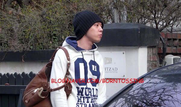 100324 Stalking Yoochun Natsu11