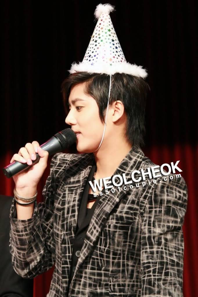 [SS501] Firma de autógrafos + cumpleaños de YoungSaeng (2ª parte) 1257093143_121