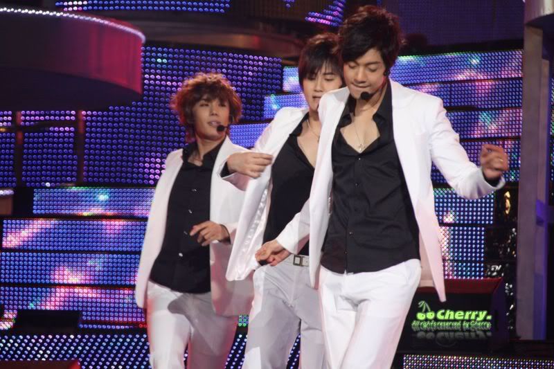 [fantaken] QingDao Performance (Leader focus) 2009.10.06 42586ff8f4a46bba58ee901a