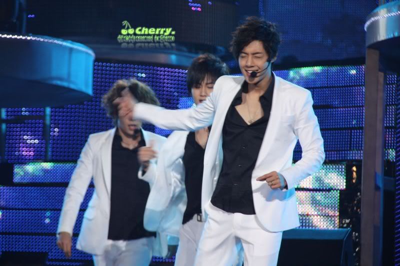 [fantaken] QingDao Performance (Leader focus) 2009.10.06 C2102121b96edd7f9922ed1a