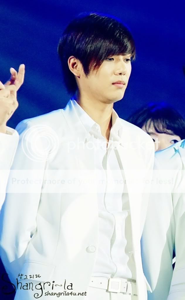 [KyuJong] Wonder+Full Korea Concert (3ªparte) 53168451200910032239433049976810-12