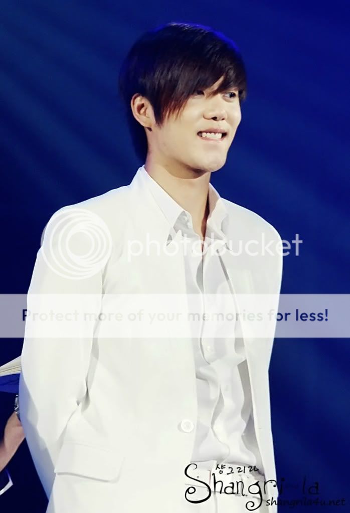 [KyuJong] Wonder+Full Korea Concert (3ªparte) 53168451200910032239433049976810-18