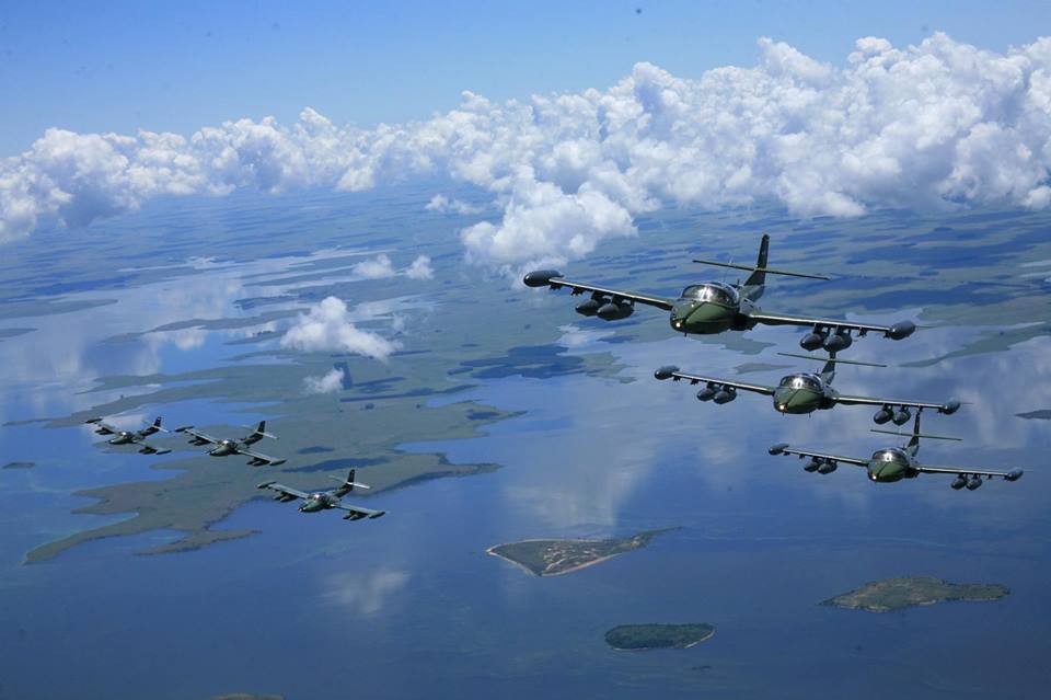 FUERZA AÉREA DE URUGUAY (FAU) - Página 18 11159534_1627484060818613_250781407628093602_n