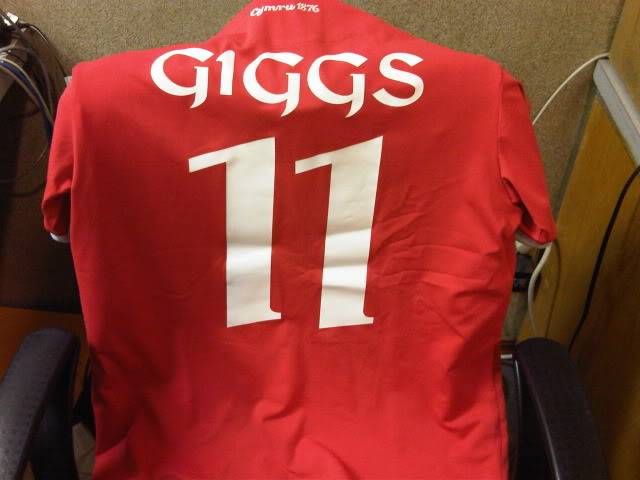 Cipoet's Kit Room Wales06-08GiggsBackSide