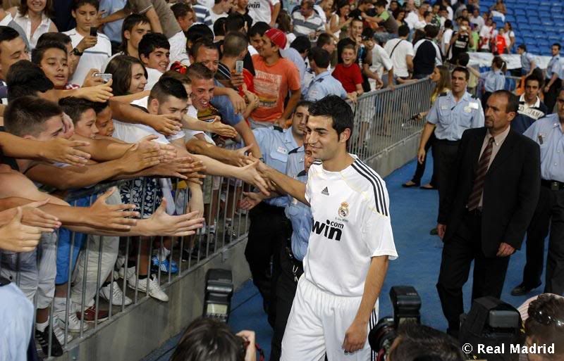 Post Real Madrid(2009-2010) - Página 3 800PresentacionAlbiol4