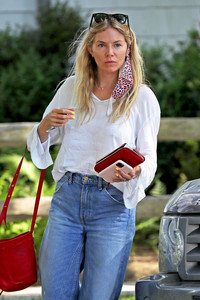 Sienna Miller 3iywcwk8byyp